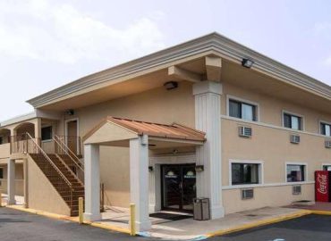 Days Inn by Wyndham Long Island/Copiague