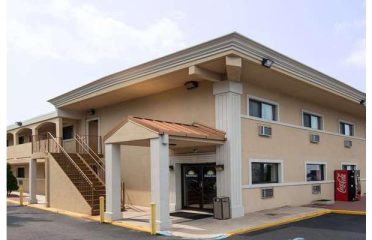 Days Inn by Wyndham Long Island/Copiague