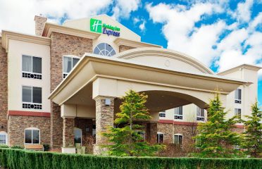 Holiday Inn Express & Suites Long Island-East End, an IHG Hotel