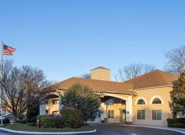 Days Inn & Suites by Wyndham Cherry Hill – Philadelphia