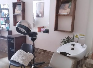 Larisa’s Salon